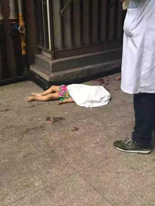 新澳800图库最新版本和一女子大厦高坠死亡与女子高楼坠下视频